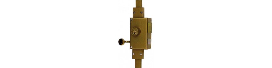 Serrure en applique multipoints carénée tringle apparente